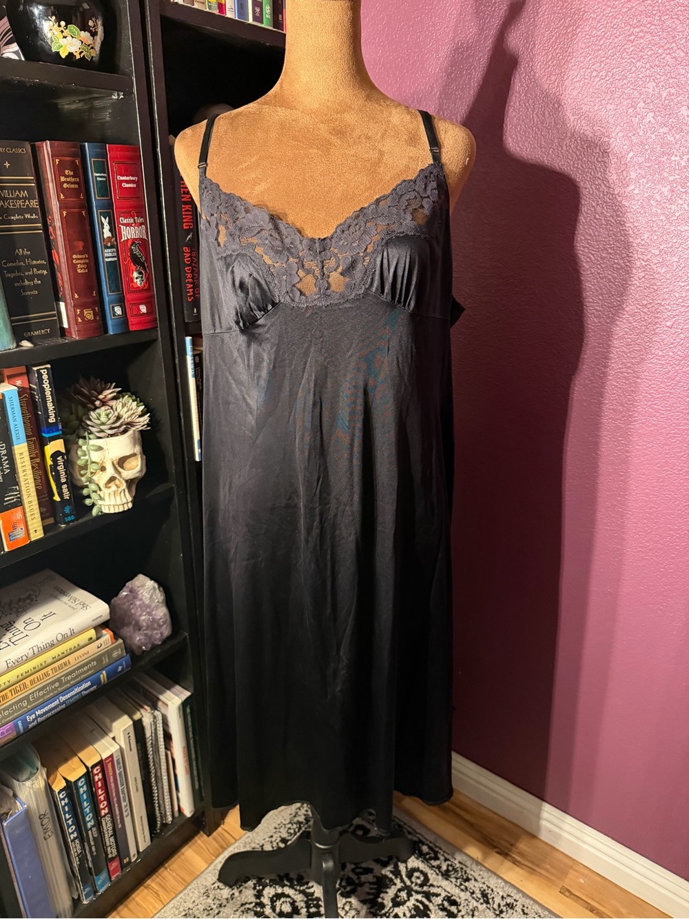 Vtg vassarette full black slip with lace